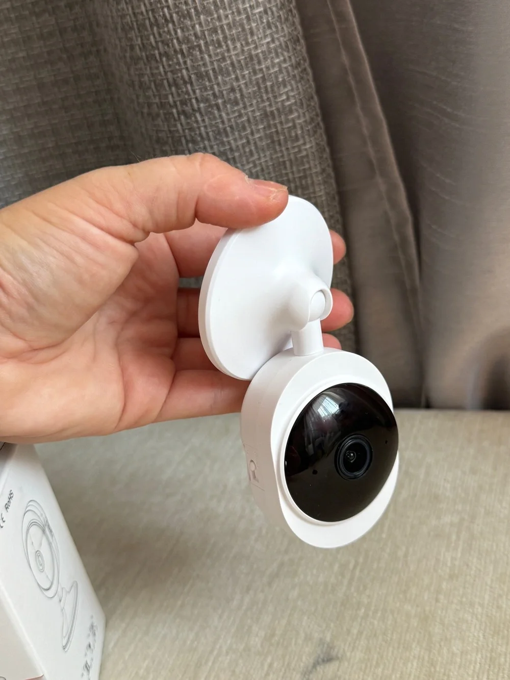 Compact White Home Wi‑Fi Security Camera (C2)